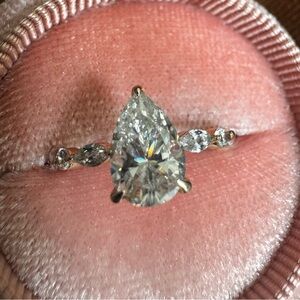 Elegant Gold Teardrop Moissanite Ring